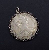 Los 15020 <br>Maria Theresien Taler, Nachprägung, gefasst / gehenkelt, Silber, 32g., D. 45mm