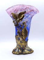 Los 3023 <br>Kunstglas Vase , Frankreich? mit goldfarbenes Overlay, Bronze?unleserlich signiert, H. 22,5cm