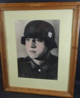 Los 16012 <br>coloriertes Foto eines sehr jungen Wehrmachtsoldaten, ger/Glas, RG  36x42