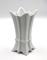 Los 1044 <br>Vase, Gerold, Weißporzellan, 1x an Ecke min. Chip, H-21,5cm.