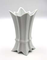 Los 1044 <br>Vase, Gerold, Weißporzellan, 1x an Ecke min. Chip, H-21,5cm.