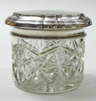 Los 4072 <br>Geschliffenes Trinkglas mit Silberdeckel, 800/000, Deckel: 48 gr., Ø: 9 cm