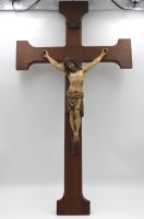 Los 10077 <br>gr. Wandkruzifix, älter, Christus wohl Masse, 19. Jhd., 1x Arm beschädigt, 80 x 44cm.