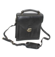 Los 8024 <br>Herren-Tasche, Leder, ungemarkt, Lagerungsspuren, sonst ungebraucht, 26 x 22cm.