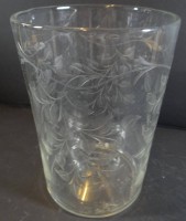 Los 3063 <br>grosse Vase mit Zweigdekor, Handschliff, H-18 cm, D-oben 13 cm