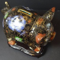 Auktion  / Los 29 <br>Cloisonnè Sparschwein, wohl China, H-11 cm, L-14 cm