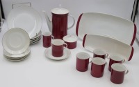 Los 1035 <br>Kaffeeservice, Rosenthal, für 6 Personen, Kanne (Tülle bestossen), Milch (bestossen). Zuckerdose, 6x Tassen mit U.T. (1x bestossen),  6x Kuchenteller, 2x Platten, Kanne H-20cm Tassen H-7cm.