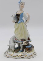 Los 1046 <br>Figur, gemarkt, Dame mit Lamm, Schaf und Hund, polychrome Bemalung, Hand und Hundeohr bestossen, H-17cm.