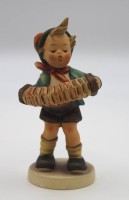 Los 2016 <br>Hummel-Figur, Goebel, Bandoneonspieler, Nr. 185, H-13,5cm.