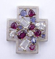 Los 5004 <br>Kreuzanh&auml;nger aus 925er-Silber mit Multicolor-Edelsteinbesatz, 3 x 3,5 cm, 10 gr., mit leichten Alters- und Tragespuren