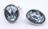 Los 5016 <br>Ring und Anhänger aus 925er-Silber mit facettierten hellblauen Steinen, Ø 2 x 1,5 cm, RG 55/56, zus. 19 gr., Anhänger gepunzt "Ries"
