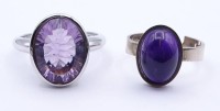 Los 5018 <br>2 Silberringe mit Amethystbesatz, 1 x 925/000, 1 x 835/000, RG 66, 1 x offen, zus. 13 gr., 1 x mit leichten Alters- und Tragespuren