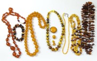 Los 5033 <br>Konvolut Bernsteinschmuck und 3 lose St&uuml;cke, 1 x Bakelit, 1 x Kunststoff, L. 46, 112, Armband ca. 22 cm, 1 x 925er-Silberschlie&szlig;e