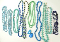 Los 5036 <br>Konvolut Edelsteinschmuck, darunter T&uuml;rkise, Lapislazuli, Aventurin, 1 x Silberschlie&szlig;e, mit Altersspuren