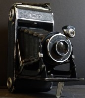 Los 11007 <br>Fotoapparat Zeiss Ikon Ikonta in Tasche, Alters- und Gebrauchsspuren, Funktion nicht überprüft