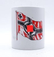 Los 16009 <br>Tasse mit Kriegsflagge, alte Sammleranfertigung