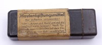 Los 16044 <br>Wehrmacht Hautentgiftungsmittel mit der selten erhaltenen Banderole