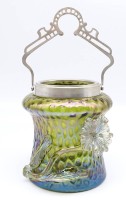 Los 3074 <br>Jugendstil-Keksdose?, irisierendes grünes Glas/ Karneval Glas mit versilberter Metallmontur, H. ca. 15 cm, mit Altersspuren, Deckel fehlt?