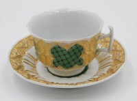 Los 1017 <br>Prunkgedeck, Schwertermarke, Meissen, bemalt, Untertasse am Rand bestossen, berieben, Tasse H-6,7cm.