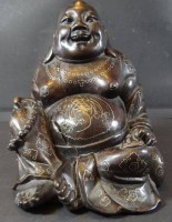 Los 10035 <br>Holzschnitzerei, lachender Buddha, mit Silber?-Einlagen, H-16 cm, Altersspuren