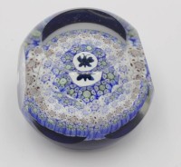 Los 3019 <br>gr. Paperweight, Murrinen,, Murano, ca. H-8cm D-10cm.