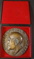 Los 10055 <br>Max Lesmüller Medaille, Bronze, in Etui, D-10,5 cm (wird an verdiente Apotheker verliehen)