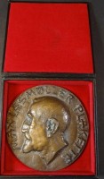Los 10055 <br>Max Lesmüller Medaille, Bronze, in Etui, D-10,5 cm (wird an verdiente Apotheker verliehen)