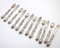 Los 4048 <br>Fischbesteck in antikem Stil, versilbert, teilw. ziseliert, Messer L-19,5cm.