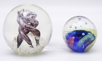 Los 3024 <br>2 Paperweights, Ø 6,5 und 4,5 cm