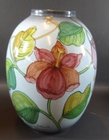 Auktion 338 / Los 9010 <br>gr. Majolika-Vase "Ars Italica" Blumenmalerei im Jugendstil, signiert, Rand mit minimalen Glasurabplatzer seitlich, H-24 cm