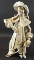 Los 9003 <br>Dino Bencini, Italien Signierte Ton Keramik Skulptur Nre. 13/50, singender Edelmann, H-27 cm