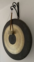 Auktion  / Los 15527 <br>kl. Wandgong mit Halter, D-ca. 41cm