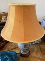 Auktion 332 / Los 15541 <br>gr. Tischlampe mit China-Vase als Stand