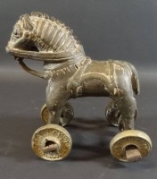 Los 15542 <br>Bronze Pferd auf Rädern, H-14 cm, L-13 cm