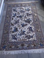Los 13027 <br>Orient-Teppich mit Reiterdarstellungen, am unteren Rand mit kl. Beschädigungen, 230x155 cm