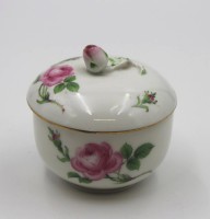 Los 8064 <br>runde Dose, Meissen, Schwertermarke, rote Rose, 4x Schleifstriche, H-10cm D-9,5cm.