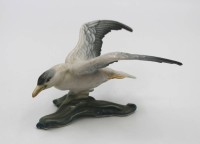 Los 8069 <br>Möwe im Flug, ENS Mühlenmarke, polychrome Bemalung, H-6,5cm L-9cm.