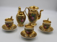 Los 8070 <br>Restservice 19. Jhd., Gold mit Blumenbemalung, Kanne /Deckel bestossen), Sahnekrug (bestossen), 3x Tassen mit U.T., Kanne H-20cm Tassen H-8cm.