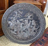 Auktion  / Los 15545 <br>gr. Wandplatte, Indonesien, wohl Kupfer teilw. silberfarben und geschwärzt, D-87,5cm