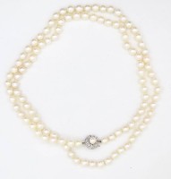 Los  <br>Perlenkette mir 835er-Silberschließe, gest. "JKa", L. 46 cm, mit Altersspuren