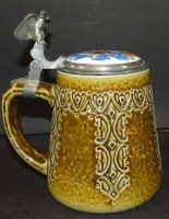 Los 9035 <br>Jugendstil-Bierkrug mit studentischen Deckel-Wappen "Cocordia sei's Panier" und Widmung, um 1910, H-16 cm, guter Zustand, Daumenraster Adler