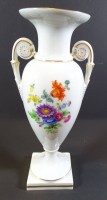 Vase auf Stand "Meissen", Blumenmalerei, H-26 cm, 1.Wahl