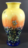 hohe Old Tupton Ware Vase mit floralem Dekor und Schmetterlingen, Kronenmarke, H-38 cm