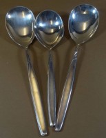 Auktion 337 / Los 11053 <br>3x grosse Silber-800- Vorlegelöffel "WMF" Modell Rom, gut erhalten, 2x L-24 cm, 1x L-21 cm, zus. 303 gr.