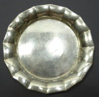 Silberteller, 800/000, mit Kelch-Punze, Ø 14 cm, 66 gr., mit Altersspuren, Kratzer, Aufkleberreste, kleine Dellen