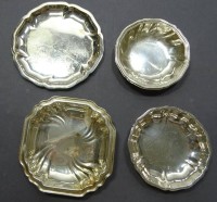 4 kleine Silberteller/schalen, 800-925/000, Ø 9,5-10,3 cm, zus. 133 gr., mit Altersspuren: Kratzer, leichte Verschmutzungen