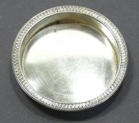 Silberschale, gestempelt "WTB", 835/000, Ø 11,7 cm, H. 2 cm, 71 gr., mit Kratzern und leicht reinigungsbedürftig