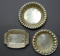 3 Silberschalen, 2 x 800/000, 1 x Davidstern-Punze, Ø 9, 10 und 7 x 9 cm, zus. 79 gr., zus. 79 gr., mit Altersspuren