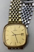 Auktion 343 / Los 2050 <br>Armbanduhr "Omega de Ville", rückseitig "1951-1991" W. Mulch, orig. Band, Tragespuren, Quarzwerk
