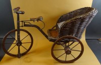 kl. Puppenfahrrad, Rikscha, H-32 cm, L-54 cm, ein Pedal fehlt